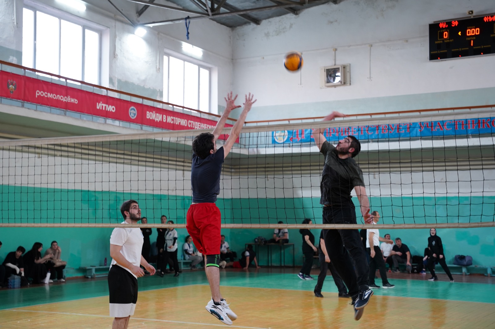 Ежегодный турнир по волейболу «Кубок ректора» стартовал в ДГУ