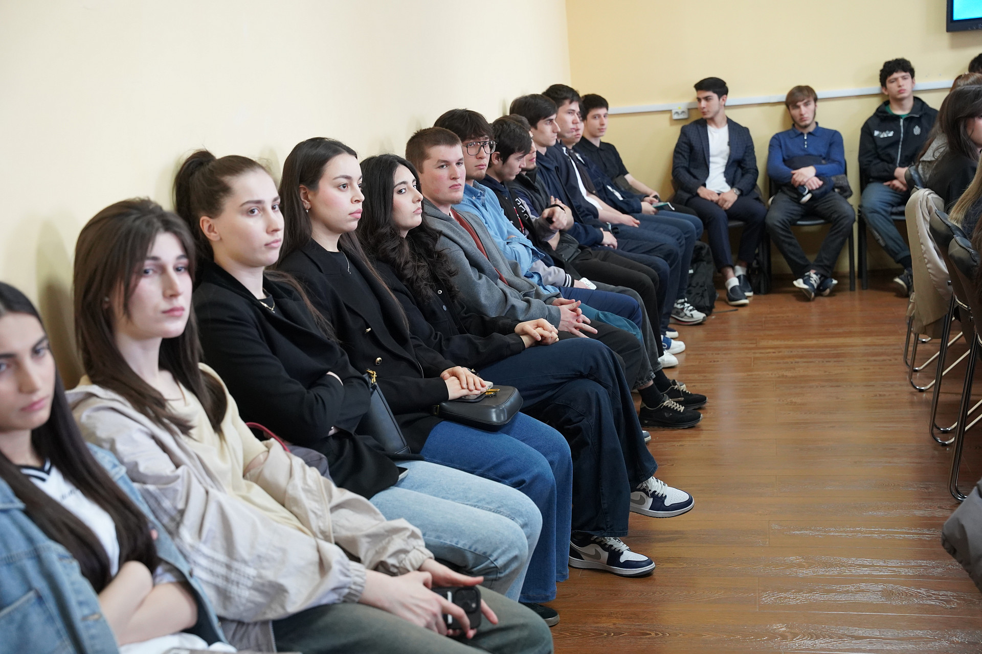 В ДГУ обсудили границы справедливости и причины радикализации молодежи