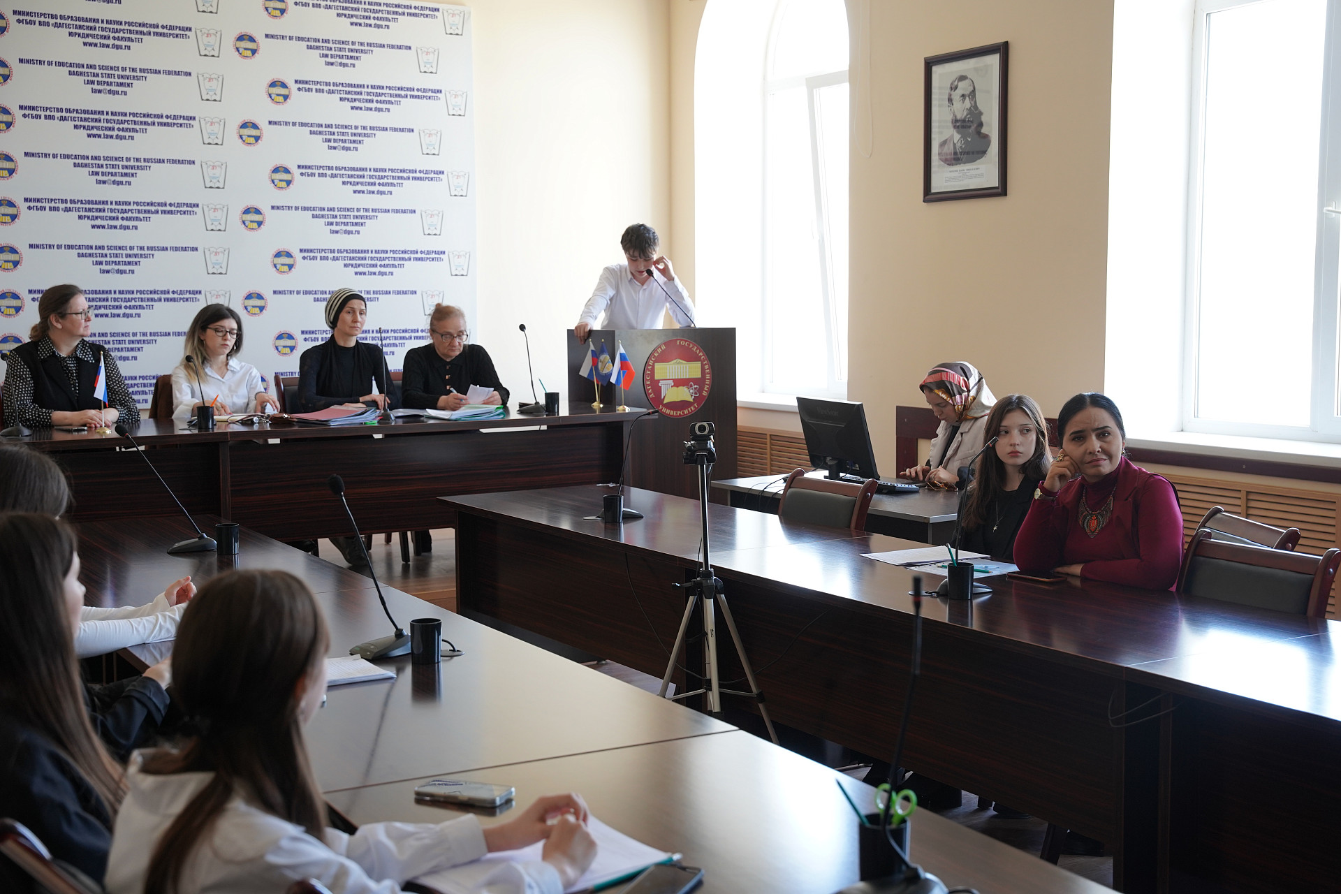 В ДГУ прошла научно-практическая конференция школьников «Творчество юных»